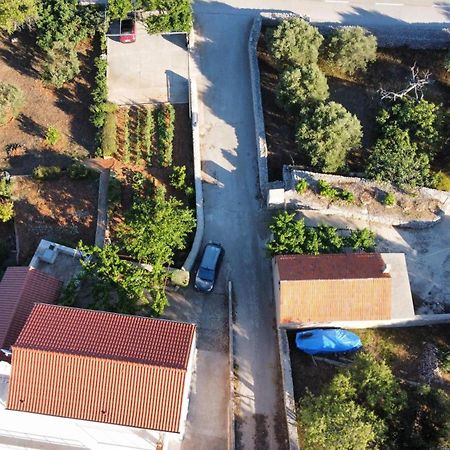 Betini Apartments - Authentic Island Escape Комижа Экстерьер фото