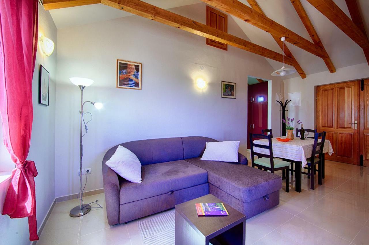 Betini Apartments - Authentic Island Escape Комижа Экстерьер фото