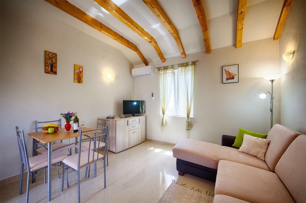 Betini Apartments - Authentic Island Escape Комижа Экстерьер фото