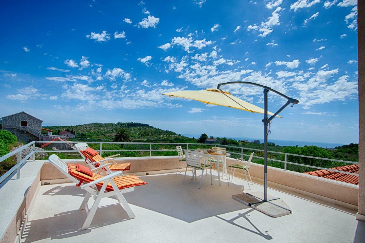 Betini Apartments - Authentic Island Escape Комижа Экстерьер фото