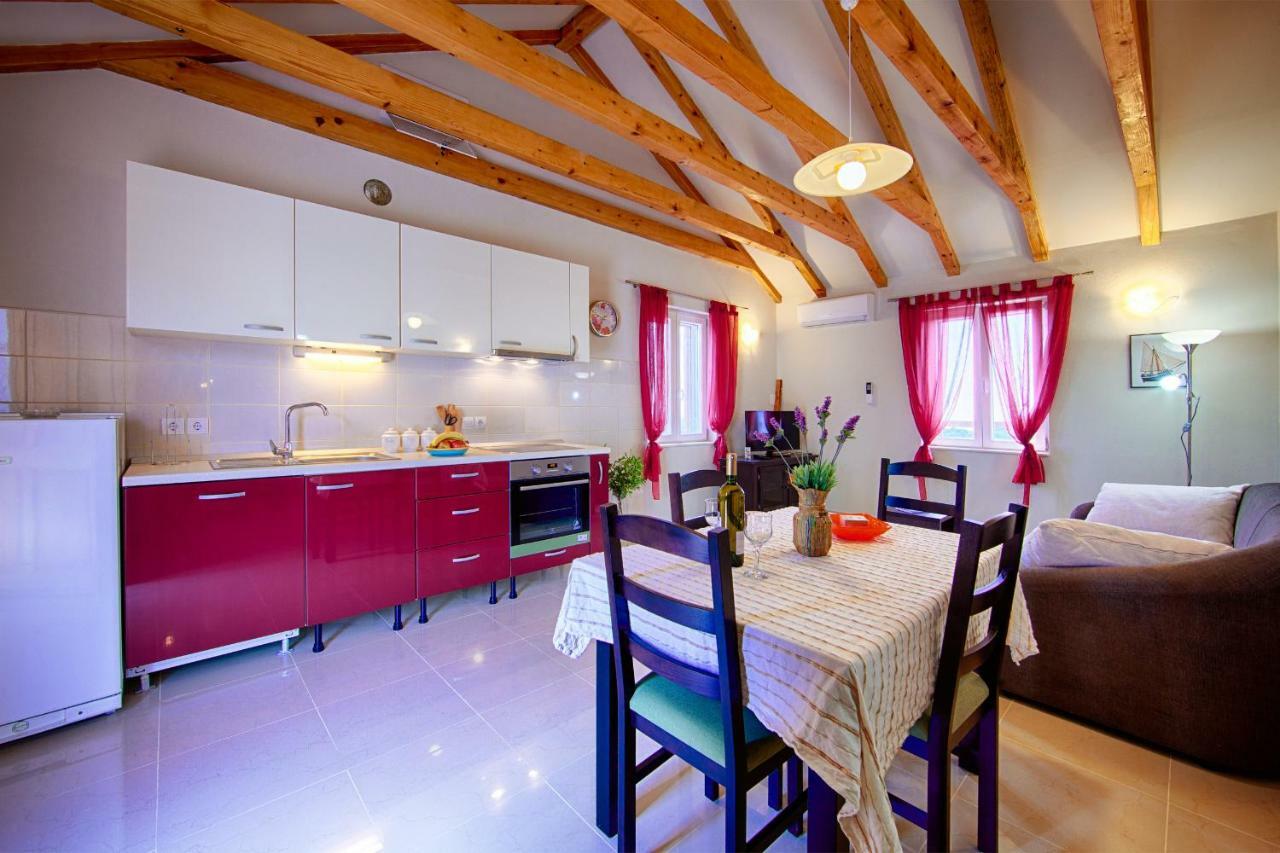 Betini Apartments - Authentic Island Escape Комижа Экстерьер фото