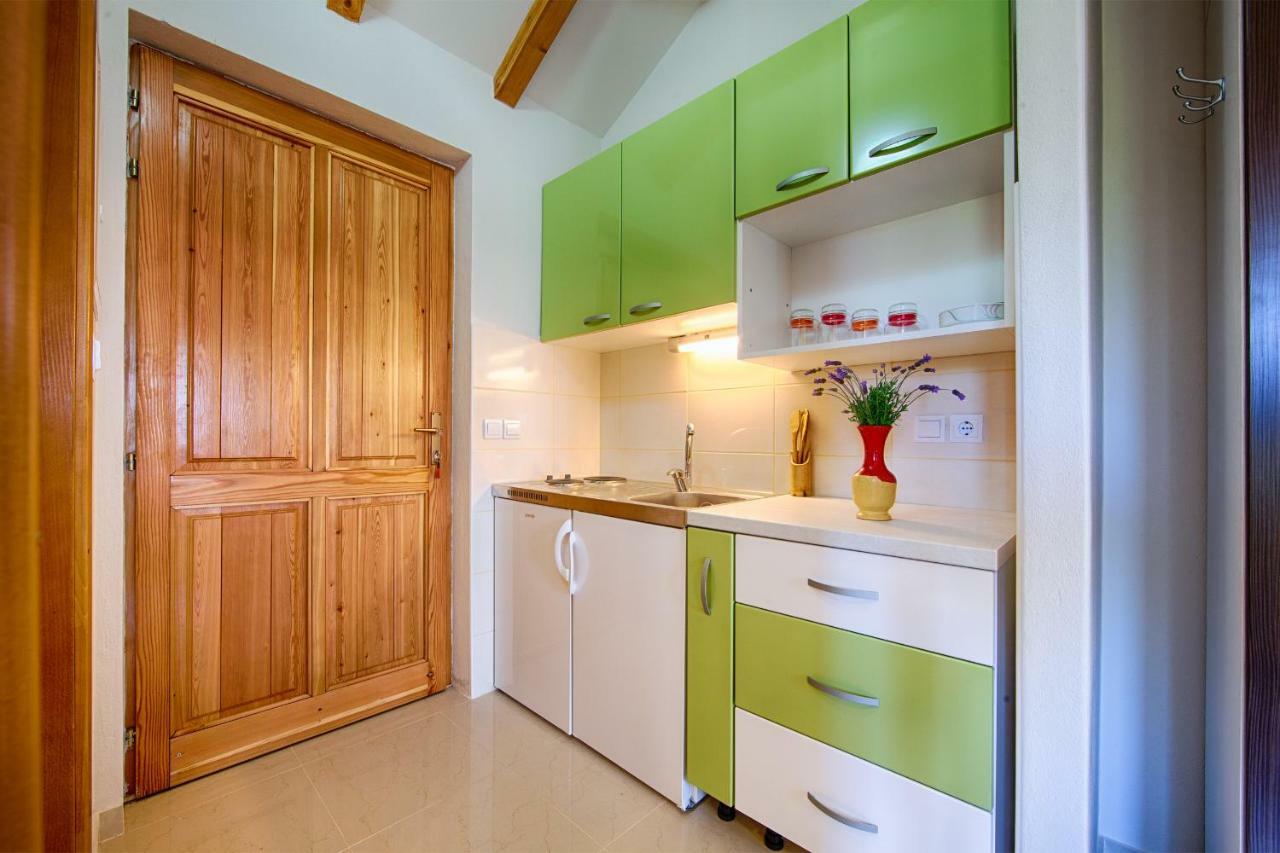 Betini Apartments - Authentic Island Escape Комижа Экстерьер фото
