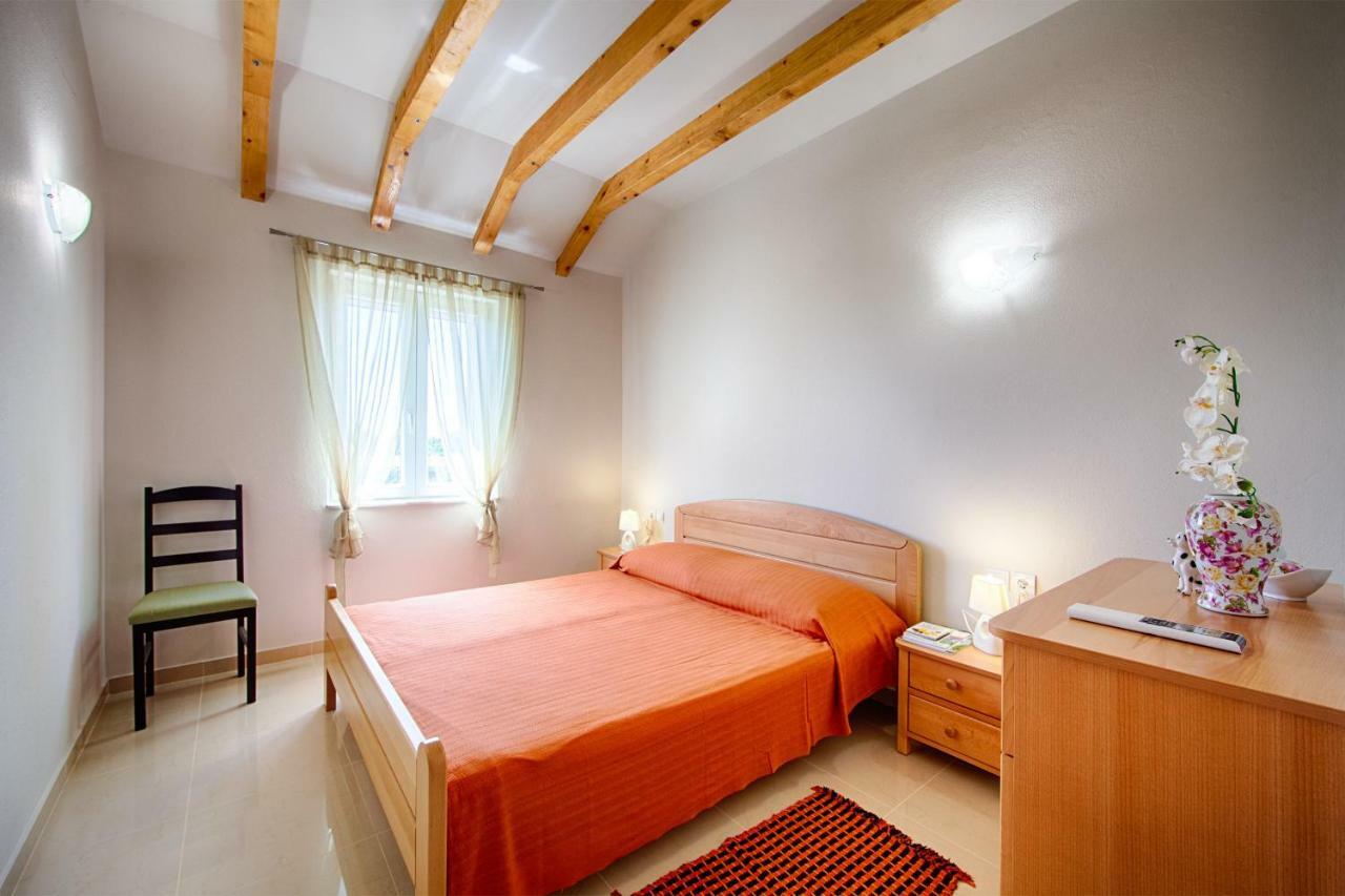 Betini Apartments - Authentic Island Escape Комижа Экстерьер фото