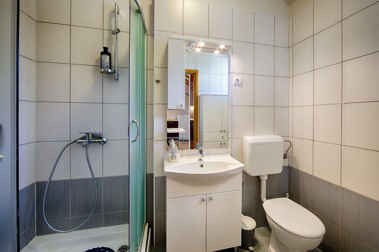 Betini Apartments - Authentic Island Escape Комижа Экстерьер фото
