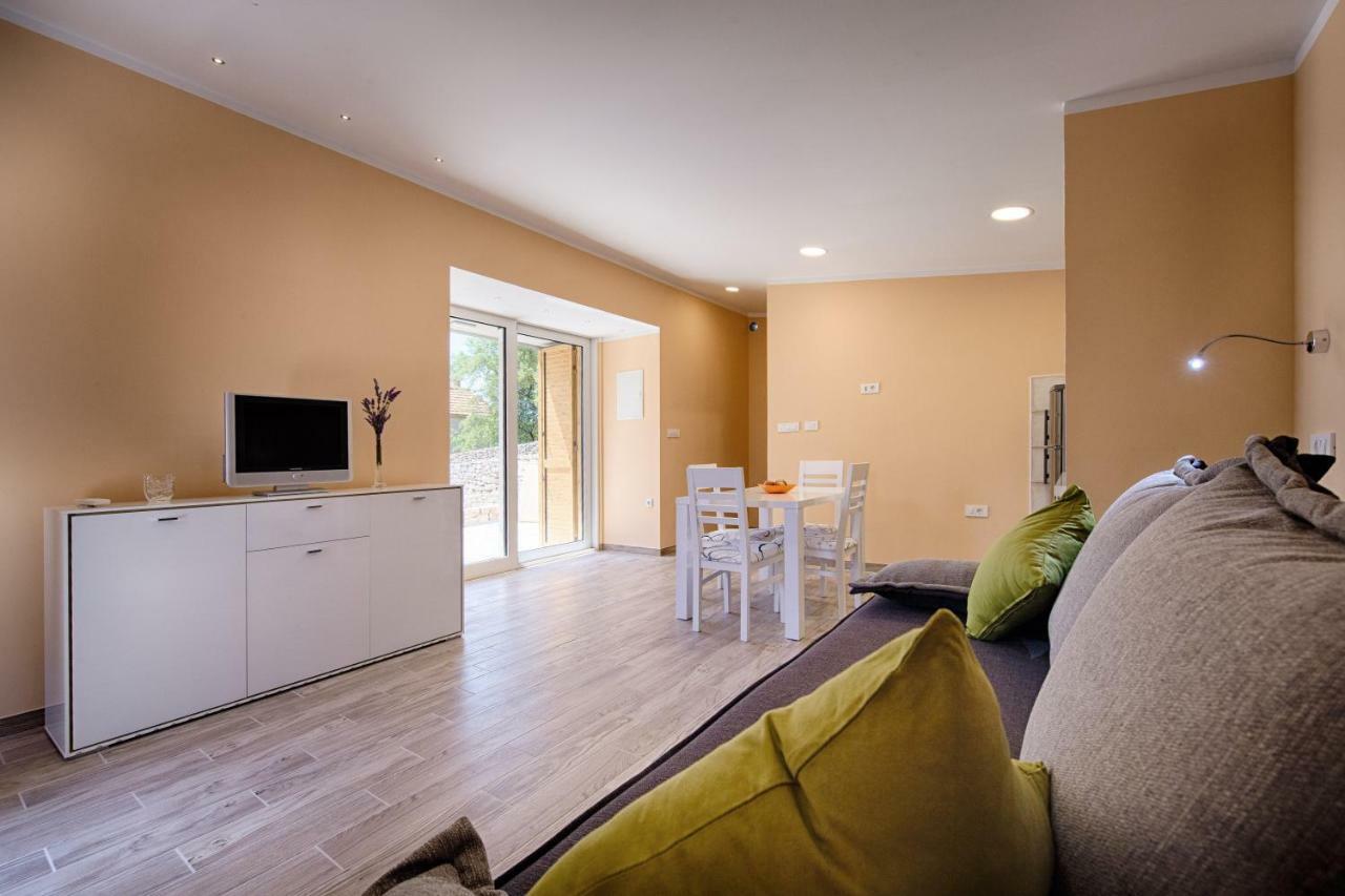 Betini Apartments - Authentic Island Escape Комижа Экстерьер фото
